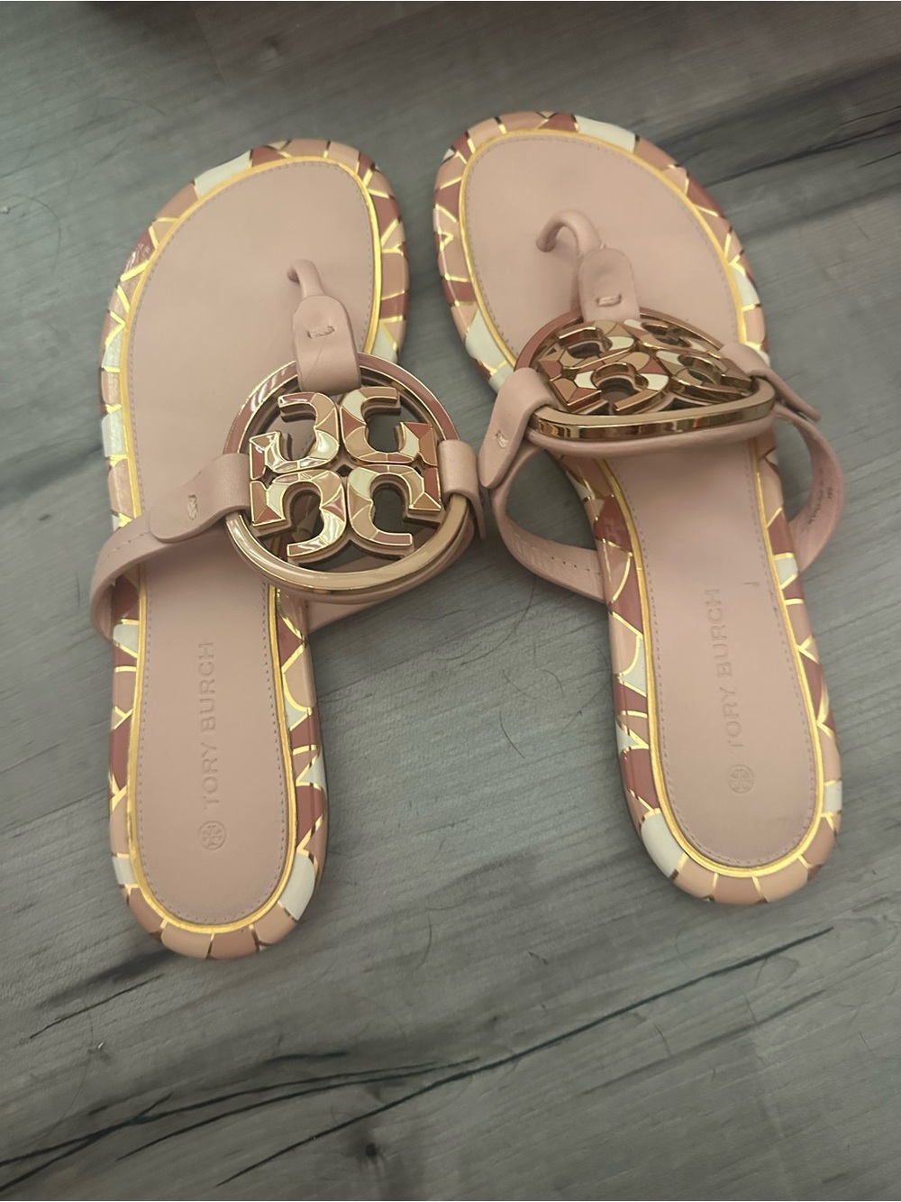 Tory Burch Blush Pink Logo Thong Sandals with Metallic Medallion - Picture 3 of 3